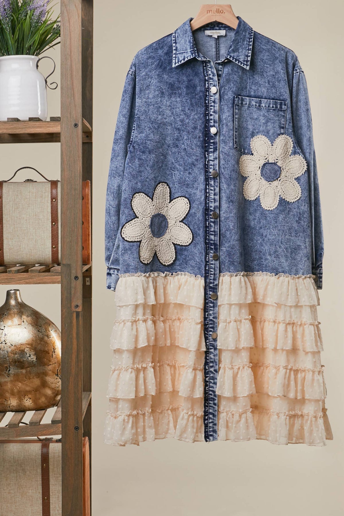 FLORAL PATCH DENIM SHIRT DRESS WITH LACE RUFFLE: WASHED INDIGO BLUE