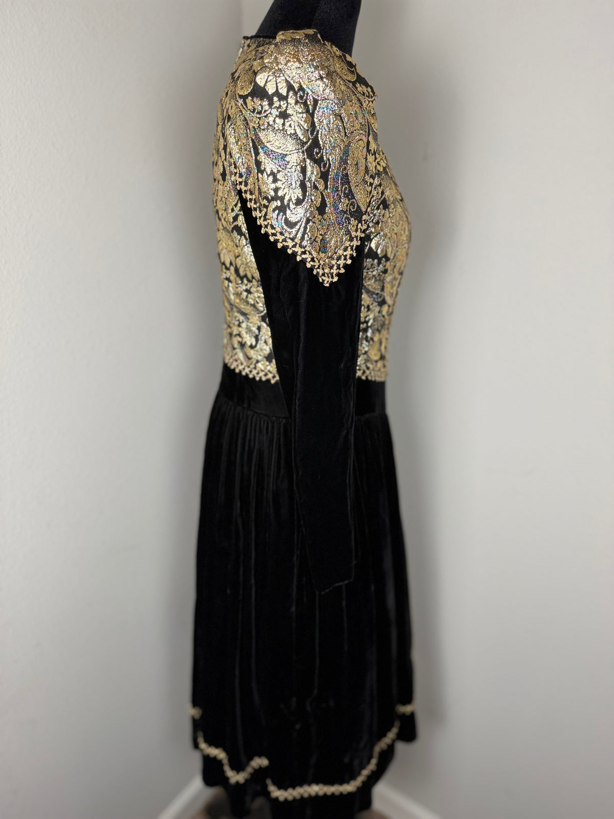 Vintage Jessica McClintock Black & Gold Metallic Brocade Velvet Dress – Size 12