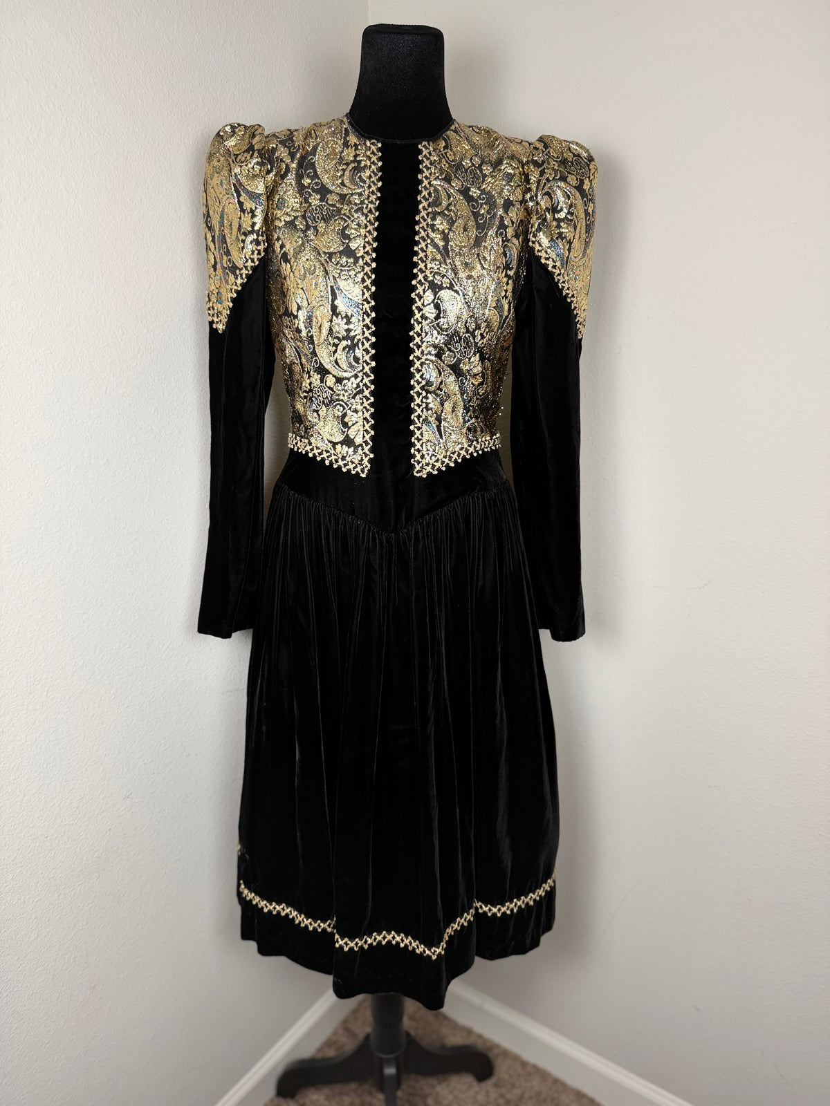 Vintage Jessica McClintock Black & Gold Metallic Brocade Velvet Dress – Size 12